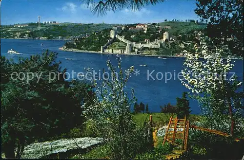 Bosphore Blick ueber die Bosphoruslandschaft von Asien nach Europa mit der Festung Rumelihisar Kat. Tuerkei