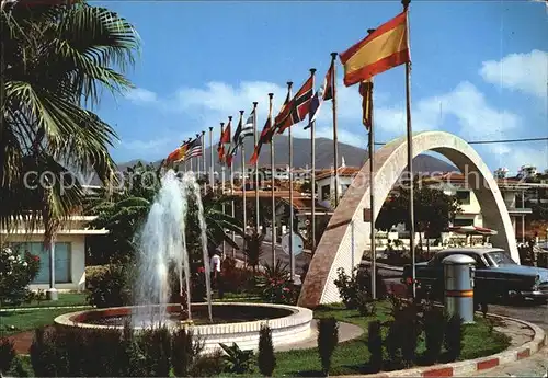 Torreblanca del Sol Arco de Entrada Springbrunnen Nationalflaggen