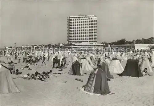 Warnemuende Ostseebad Strand mit Hotel Neptun Kat. Rostock