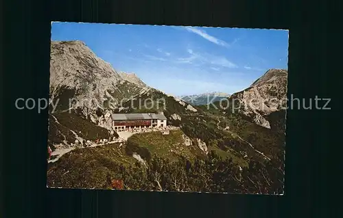 Koenigsee Berchtesgaden Berggaststaette Jennerbahn mit Blick zum Dachstein