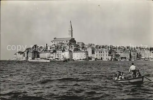 Rovinj Istrien Blick vom Meer auf die Stadt Kat. Hrvatska