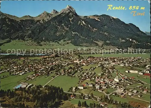 Reutte Tirol mit Breitenwang und Gehrenspitze Fliegeraufnahme Kat. Reutte