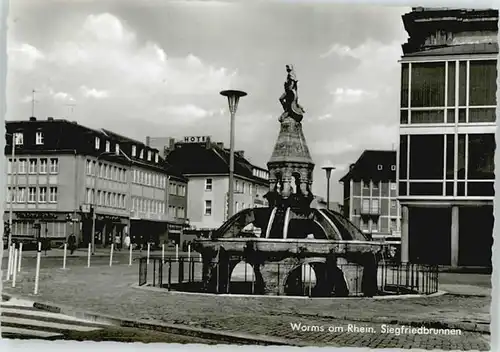 Worms Worms Siegfriedbrunnen * / Worms /Worms Stadtkreis