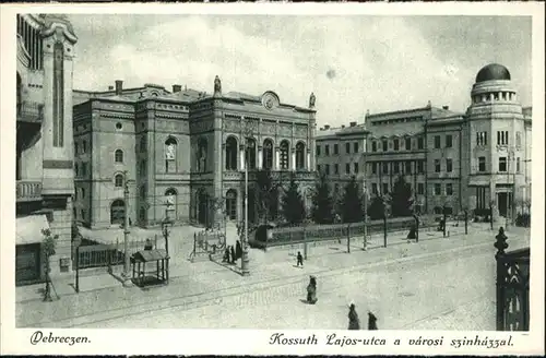 Debrecen Kossuth Lajos-utca a varosi szinhazzal /  /