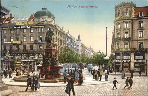 Zuerich Bahnhofstrasse Strassenbahn Brunnen / Zuerich /Bz. Zuerich City