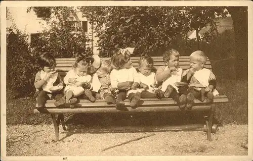 Zuerich Kinderleben im Muetter Saeuglingsheim  / Zuerich /Bz. Zuerich City