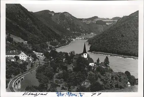 Sarmingstein Oesterreich St. Nikola Donaulandschaft