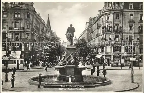 Zuerich Bahnhofplatz mit Alfred Escher Denkmal / Zuerich /Bz. Zuerich City