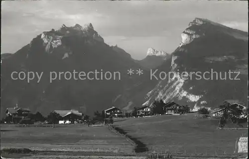 Aeschi Spiez Haeusergruppe mit Rothorn Sichel Niederhorn Kat. Aeschi Spiez