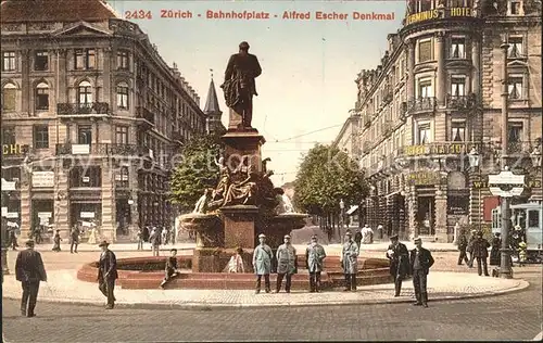 Zuerich Bahnhofplatz mit Alfred Escher Denkmal / Zuerich /Bz. Zuerich City