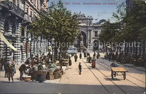 Zuerich Bahnhofstrasse mit Bahnhof / Zuerich /Bz. Zuerich City