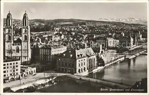 Zuerich Stadtbild mit Grossmuenster und Limmatquai Alpenkette / Zuerich /Bz. Zuerich City