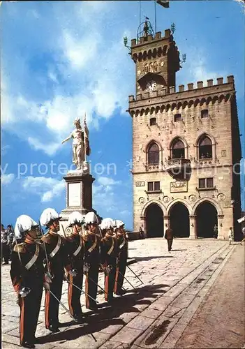 San Marino San Marino Palazzo del Governo mit Gardesoldaten Kat. San Marino