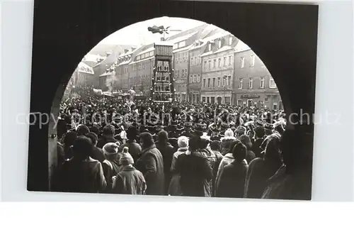 Schneeberg Erzgebirge Weihnachtsmarkt mit Holzpyramide Kat. Schneeberg