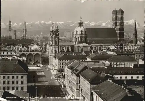 Muenchen Blick von der Ludwigskirche auf Stadt und Gebirge Frauenkirche Kat. Muenchen