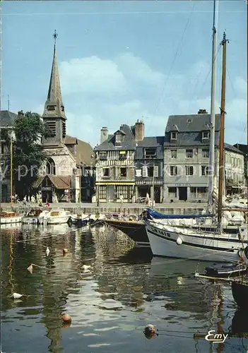 Honfleur Le vieux bassin au dernier plan le quai St Etienne Eglise St Etienne Musee Kat. Honfleur