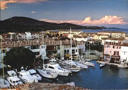 Port Grimaud Une partie de la Cite Lacustre aux couleurs du soleil couchant Port Kat. Grimaud