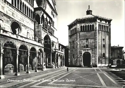 Cremona Ballistero e ScorcioFacciata Duomo Kat. Cremona