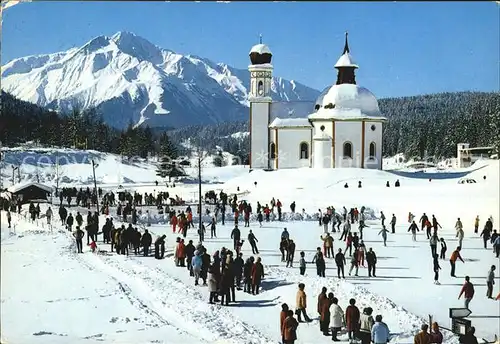Seefeld Tirol Eislaufplatz mit Seekirchl gegen Hocheder Winterpanorama Kat. Seefeld in Tirol