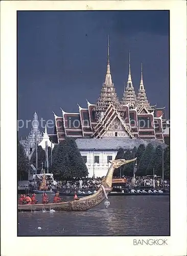 Bangkok Royal Barge Supanahongse glides pass the Royal Palace towards the Temple of Dawn during a ceremonial Procession of Royal Barges Kat. Bangkok