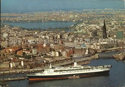Hamburg Blick auf Stadt ueberseebruecke TS Queen Elizabeth II Kat. Hamburg
