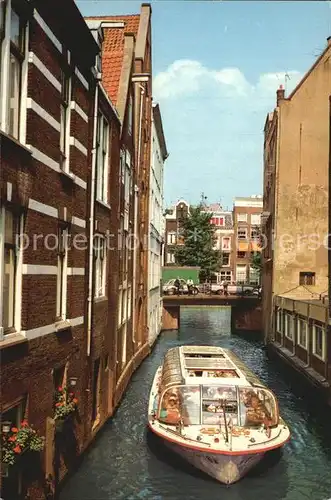 Amsterdam Niederlande Beulingsloot mit Haeusern im Wasser Ausflugsboot Kat. Amsterdam