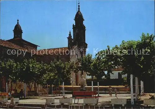 Cuntis Plaza del General Mola e Iglesia de Santa Maria