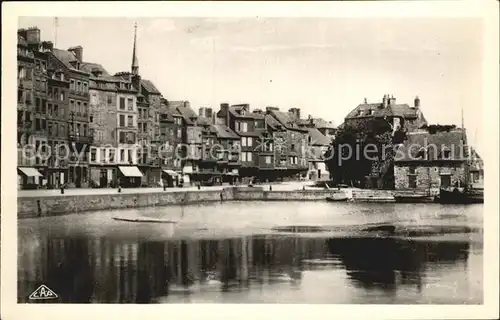 Honfleur Quai Sainte Catherine et la Lieutenance Kat. Honfleur