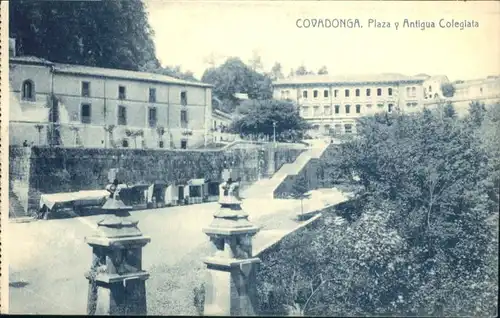 Covadonga Plaza Antigua Colegiata x