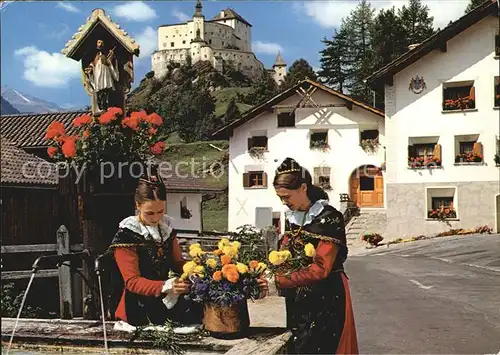 Tarasp Trachtenmaedchen Dorfbrunnen Kat. Tarasp