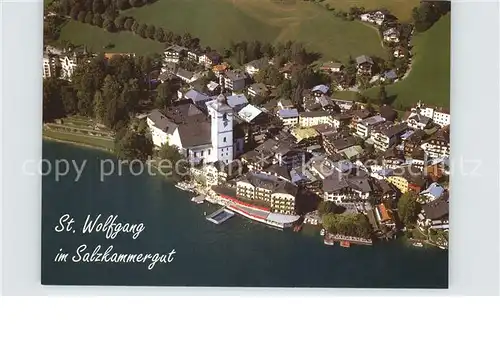 St Wolfgang Wolfgangsee mit Wallfahrtskirche und Hotel Weisses Roessl Fliegeraufnahme Kat. St. Wolfgang im Salzkammergut
