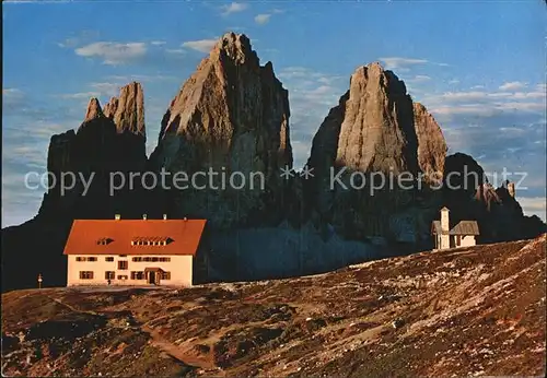 Tre Cime Di Lavaredo Dreizinnenhuette mit Dreizinnen Dolomiten Kat. Italien