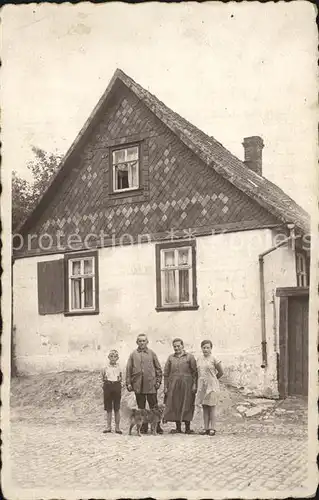 Hainleite Schwarzburg Familienfoto mit Hund Wohnhaus