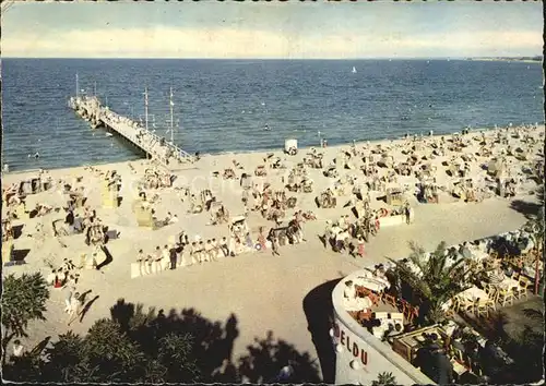 Timmendorfer Strand Terrasse der Strandhalle mit Seebruecke Kat. Timmendorfer Strand