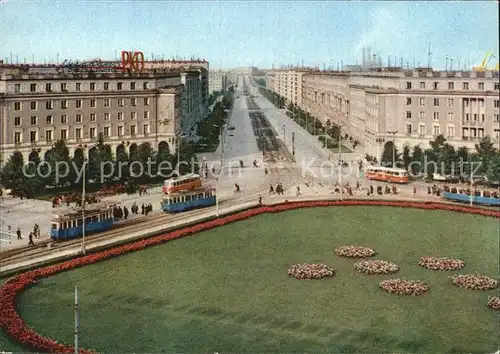 Nowa Huta Parkanlage mit Strassenbahnen