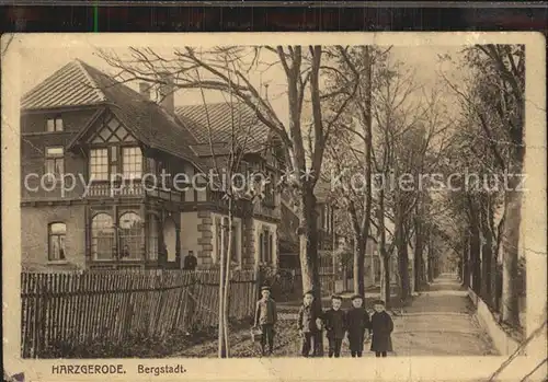 Harzgerode Kinder auf der Strasse Bergstadt Kat. Harzgerode