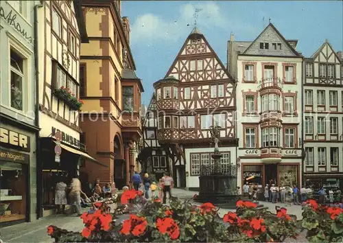 Bernkastel Kues Marktplatz mit Rathaus Spitzenhaus  Kat. Bernkastel Kues