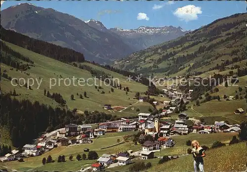 Saalbach Hinterglemm mit Zwoelferkogel Kat. Saalbach Hinterglemm