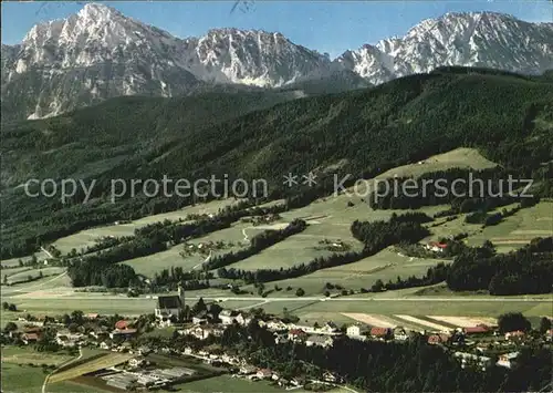 Anger Chiemgau mit Hochstaufen und Zwiesel Chiemgauer Alpen Fliegeraufnahme