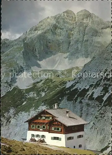 Pfeishuette mit Karwendelgebirge Kat. Innsbruck
