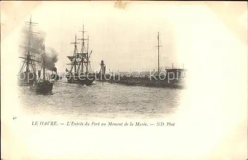 Le Havre Entree du Port au moment de la maree Bateaux Kat. Le Havre