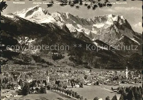 Garmisch Partenkirchen Panorama gegen Zugspitzgruppe Kat. Garmisch Partenkirchen