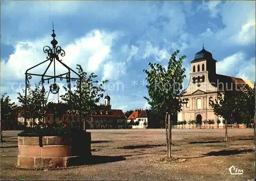 Neuf Brisach Place Armes avec eglise catholique et le vieux puits  Kat. Neuf Brisach