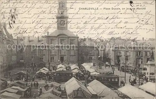 Charleville Mezieres Place Ducale un jour de Marche Kat. Charleville Mezieres