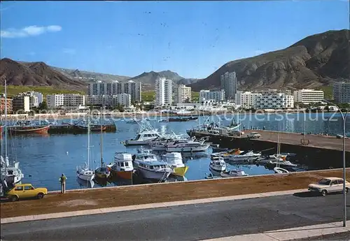 Los Cristianos Vista parcial y Puerto Kat. Tenerife Islas Canarias
