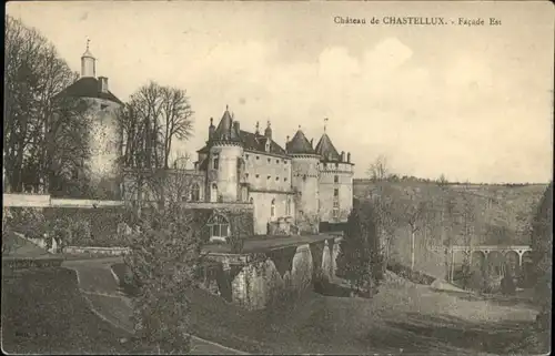 Chastellux-sur-Cure Chateau de Chastellux Facade Est * / Chastellux-sur-Cure /Arrond. d Avallon