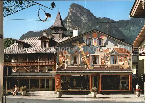 Oberammergau Passionsspielort Dorfplatz mit Fresko Das Geluebde Kat. Oberammergau