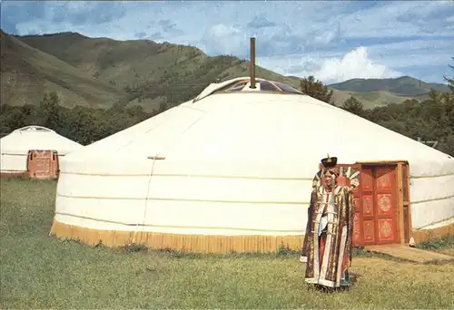 Mongolei Zelt und Frau in traditioneller Kleidung Kat. Mongolei