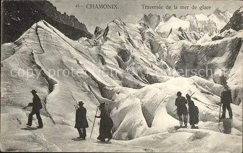 Chamonix Traversee de la Mer de Glace Bergsteiger Gletscher Kat. Chamonix Mont Blanc