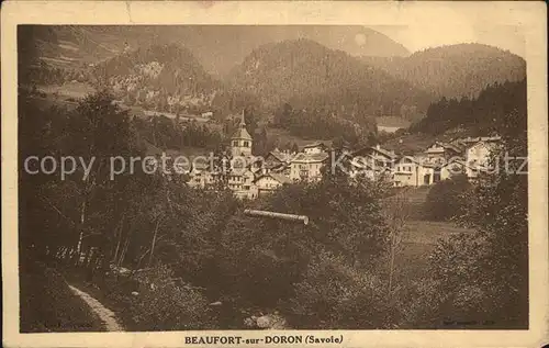 Beaufort sur Doron Vue generale Eglise Montagnes